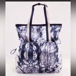 lululemon Flow and Go Tote Bag. Indigo Ink Blot Pattern.